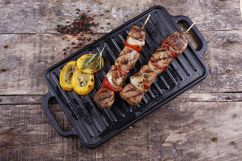 Victoria Rectangular Cast Iron Double Burner, Reversible Griddle Grill Seasoned with 100% Kosher Certified Non-GMO Flaxseed Oil, 13 x 8,3 Inch, Black